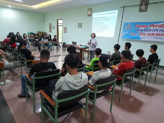 Camp Perdamaian, foto 2